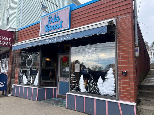 357 Main St, East Greenwich, RI, 02818-3642 | Card Image