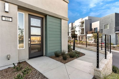 unit-101-27410 Merlin Pl, Valencia, CA, 91381-2147 | Card Image