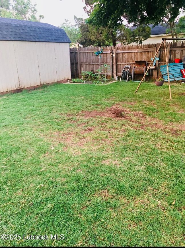 Backyard & Storage Shed | Image 17