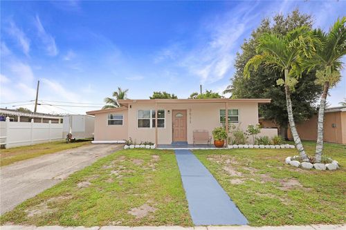 3611 Sw 40th Ave, West Park, FL, 33023-6221 | Card Image