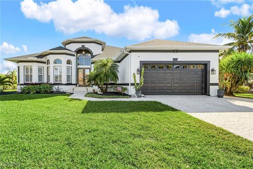 8761 Timber Run Ct, FORT MYERS, FL, 33908-7611 | Card Image