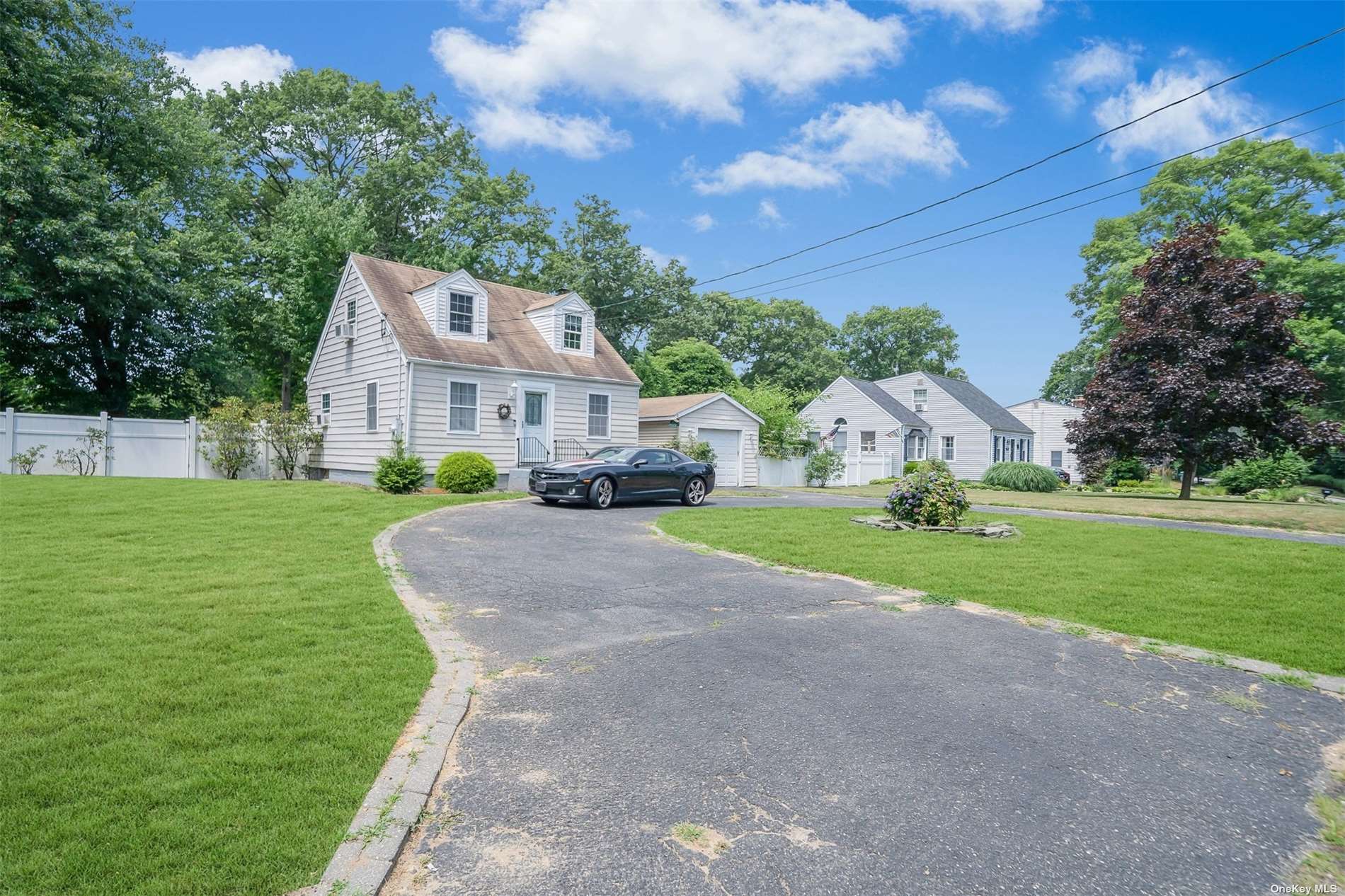 Brooksite Dr, Smithtown, NY 11787
