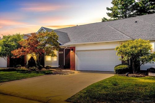 44395 Patricia Dr, Sterling Heights, MI, 48314-1586 | Card Image
