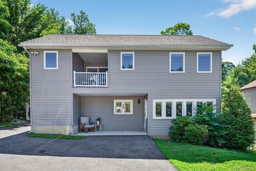 36 Bluff Ave, Greenwood Lake, NY, 10925-4409 | Card Image