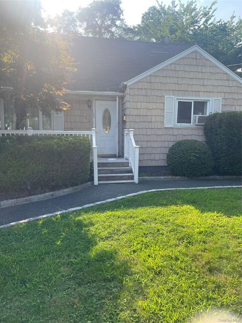 2-140 Nassau Ave, Islip, NY, 11751-3216 | Card Image