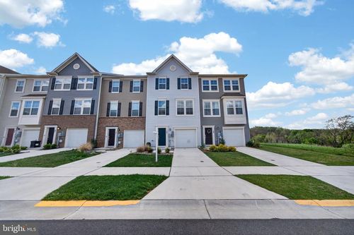 105 Extrovert Dr, CHARLES TOWN, WV, 25414-1364 | Card Image