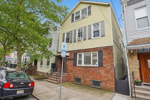 390 Lafayette St, Newark, NJ, 07105-4664 | Card Image