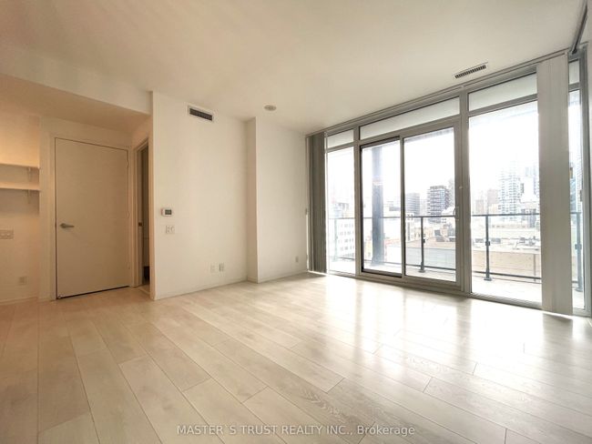 809 - 125 Peter St, Condo with 2 bedrooms, 1 bathrooms and 1 parking in Toronto ON | Image 13