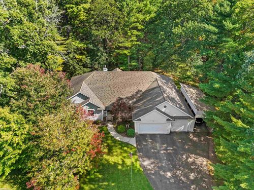 102 James Sq, Roscommon, MI, 48653-9076 | Card Image