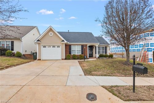 1623 Faircrest Ln, Greensboro, NC, 27406-9809 | Card Image