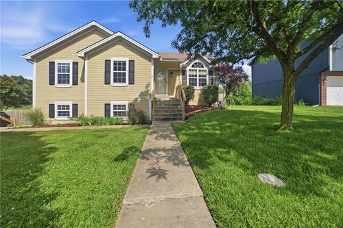 11131 N Lewis Ave, Kansas City, MO, 64157-1075 | Card Image