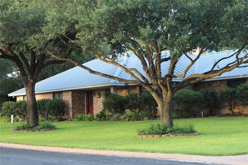108 Meadow Dr, Schulenburg, TX, 78956-1207 | Card Image