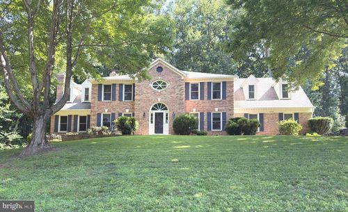 11560 Holly Briar Ln, GREAT FALLS, VA, 22066-1327 | Card Image
