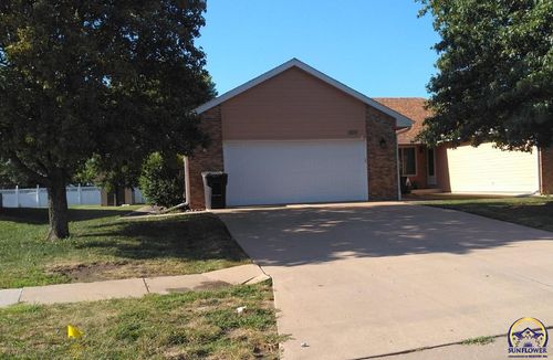 1800 Se 44th Ter, Topeka, KS, 66609-1757 | Card Image