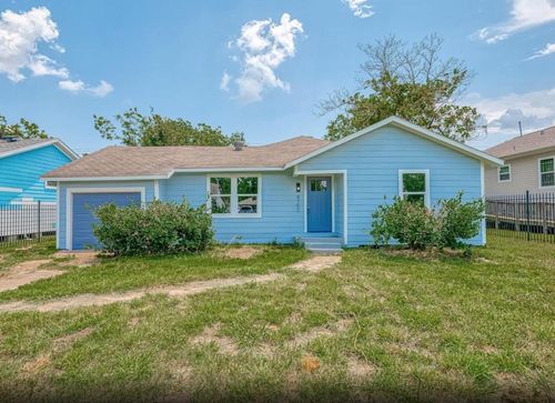 4702 Majestic St, Houston, TX, 77026-3136 | Card Image