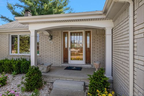 38008 Seaway Ct, Harrison Twp, MI, 48045-2762 | Card Image