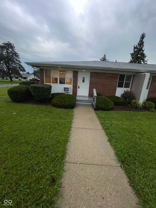 943 Mckay Rd, Shelbyville, IN, 46176-3262 | Card Image