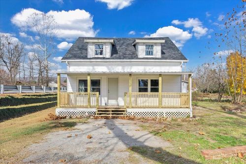 8992 Craig Valley Dr, New Castle, VA, 24127-8533 | Card Image