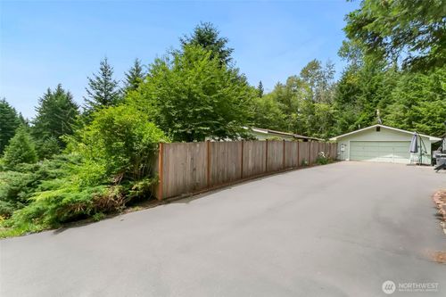 521 Ne Larson Lake Rd, Belfair, WA, 98528-9401 | Card Image