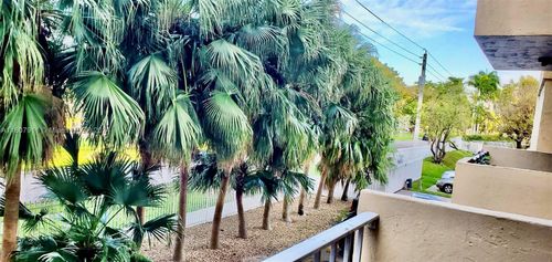 apt-212-2350 Ne 135th St, North Miami, FL, 33181-3526 | Card Image