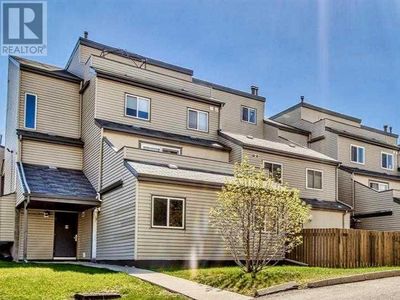 1540 29 St Nw, Townhouse with 3 bedrooms, 1 bathrooms and 1 parking in Calgary AB | Image 1