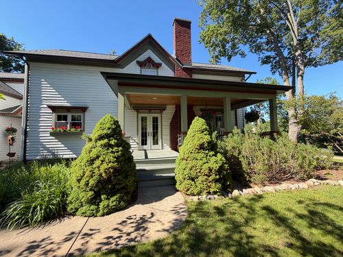 34 S Spring St, Douglas, MI, 49406 | Card Image
