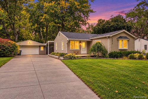 2610 Culbertson Ave, Rochester Hills, MI, 48307-4612 | Card Image