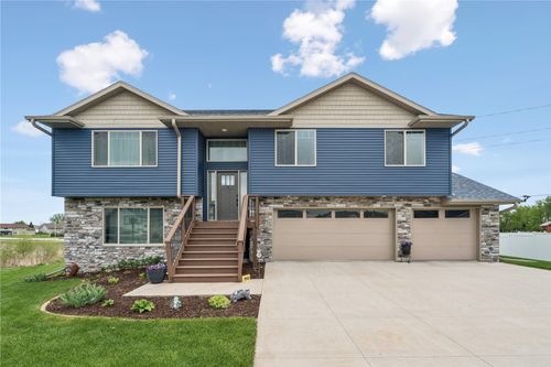 905 Carl Ct, Solon, IA, 52333-1204 | Card Image