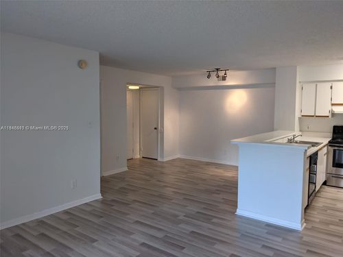 13-7-560 S Park Rd, Hollywood, FL, 33021 | Card Image