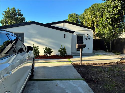 1571 Ne 179th St, North Miami Beach, FL, 33162-1407 | Card Image