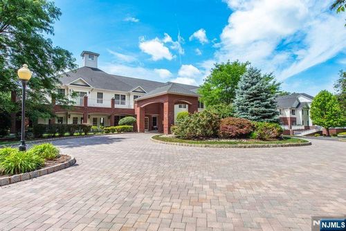 100 Ridgewood Rd, Township Of Washington, NJ, 07676-5117 | Card Image