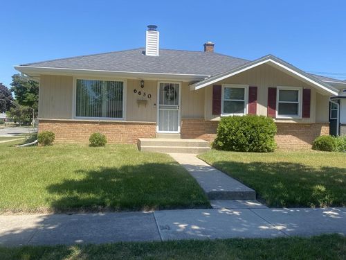 6650 W Clovernook Court, Milwaukee, WI, 53223 | Card Image