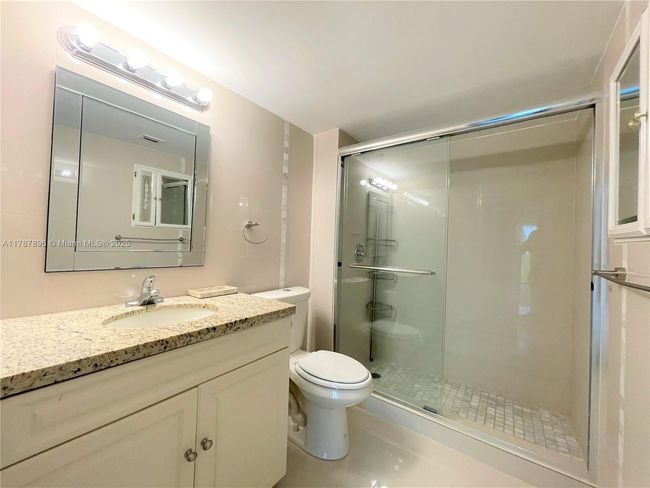 APT-403 - 2924 Collins Ave, Condo with 2 bedrooms, 2 bathrooms and null parking in Miami Beach FL | Image 14