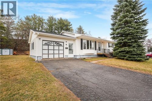 42 River St, Fredericton, NB, E3A4L7 | Card Image