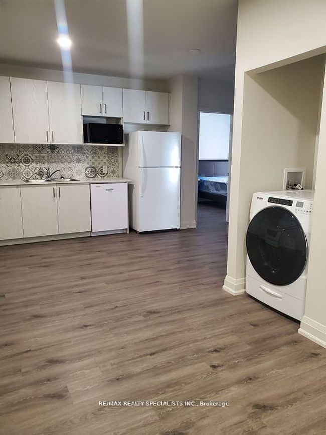 206 - 307 King St E, Condo with 2 bedrooms, 1 bathrooms and 1 parking in Hamilton ON | Image 4