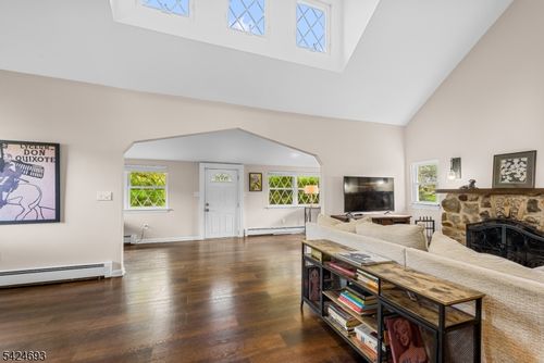 38 Falcon Dr, Budd Lake, NJ, 07828-2657 | Card Image