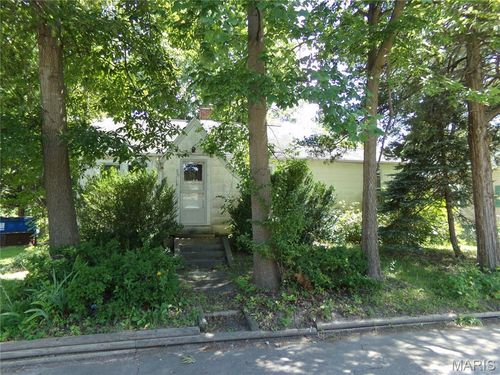 807 E Pine St, Percy, IL, 62272-1327 | Card Image