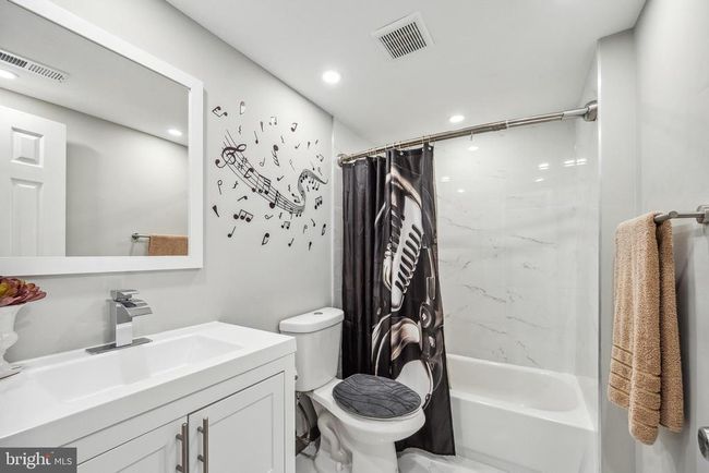 6004 Forrest Hollow Ln, Townhouse with 3 bedrooms, 4 bathrooms and null parking in SPRINGFIELD VA | Image 34