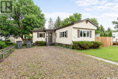 121 Larch St, House other with 4 bedrooms, 2 bathrooms and null parking in Caronport SK | Image 1