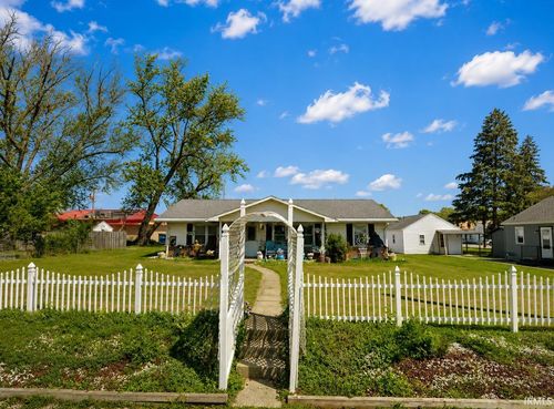 216 W South A St, Gas City, IN, 46933-1711 | Card Image
