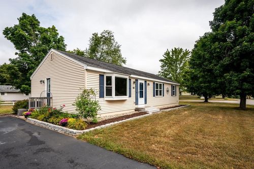 1 Pinkham Ave, Somersworth, NH, 03878-1911 | Card Image