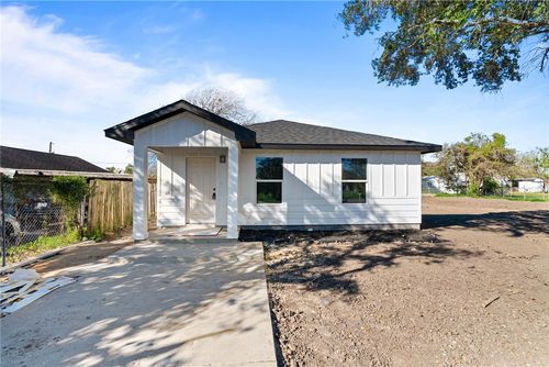 2604 Mccain Dr, Corpus Christi, TX, 78410-1823 | Card Image