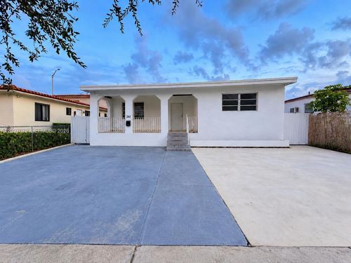 282 E 19th St, Hialeah, FL, 33010-2722 | Card Image