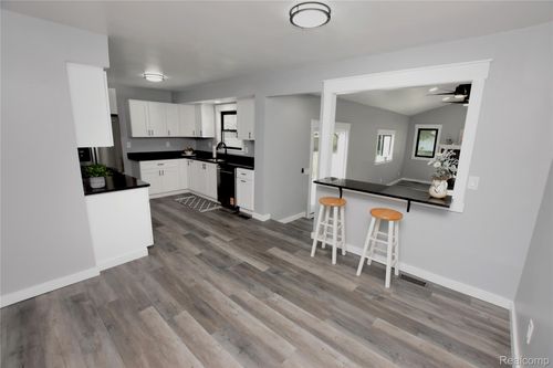 5187 Lippincott Blvd, Burton, MI, 48519-1251 | Card Image