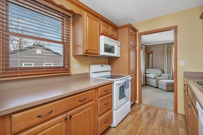 1713 Innercircle Dr, House other with 3 bedrooms, 1 bathrooms and 6 parking in Crest Hill IL | Image 4