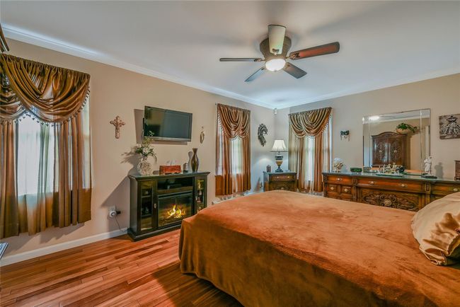 Large Primary Bedroom | Image 28