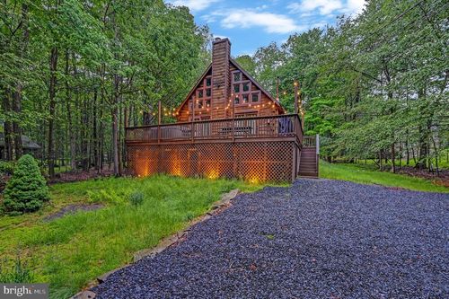 21 Lehigh River Dr N, Gouldsboro, PA, 18424-9522 | Card Image