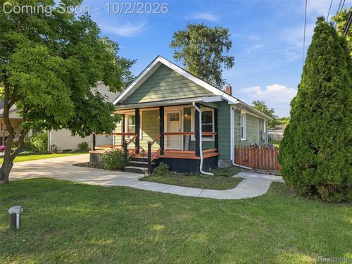 120 Oriole St, Commerce Twp, MI, 48382-4046 | Card Image