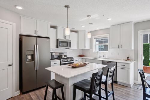 9456 Bridle Way, Victoria, MN, 55386-4407 | Card Image