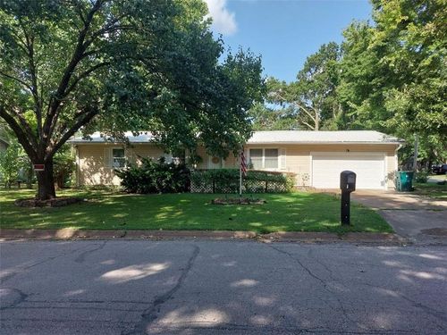 1401 Richard Ave, Parsons, KS, 67357-4733 | Card Image